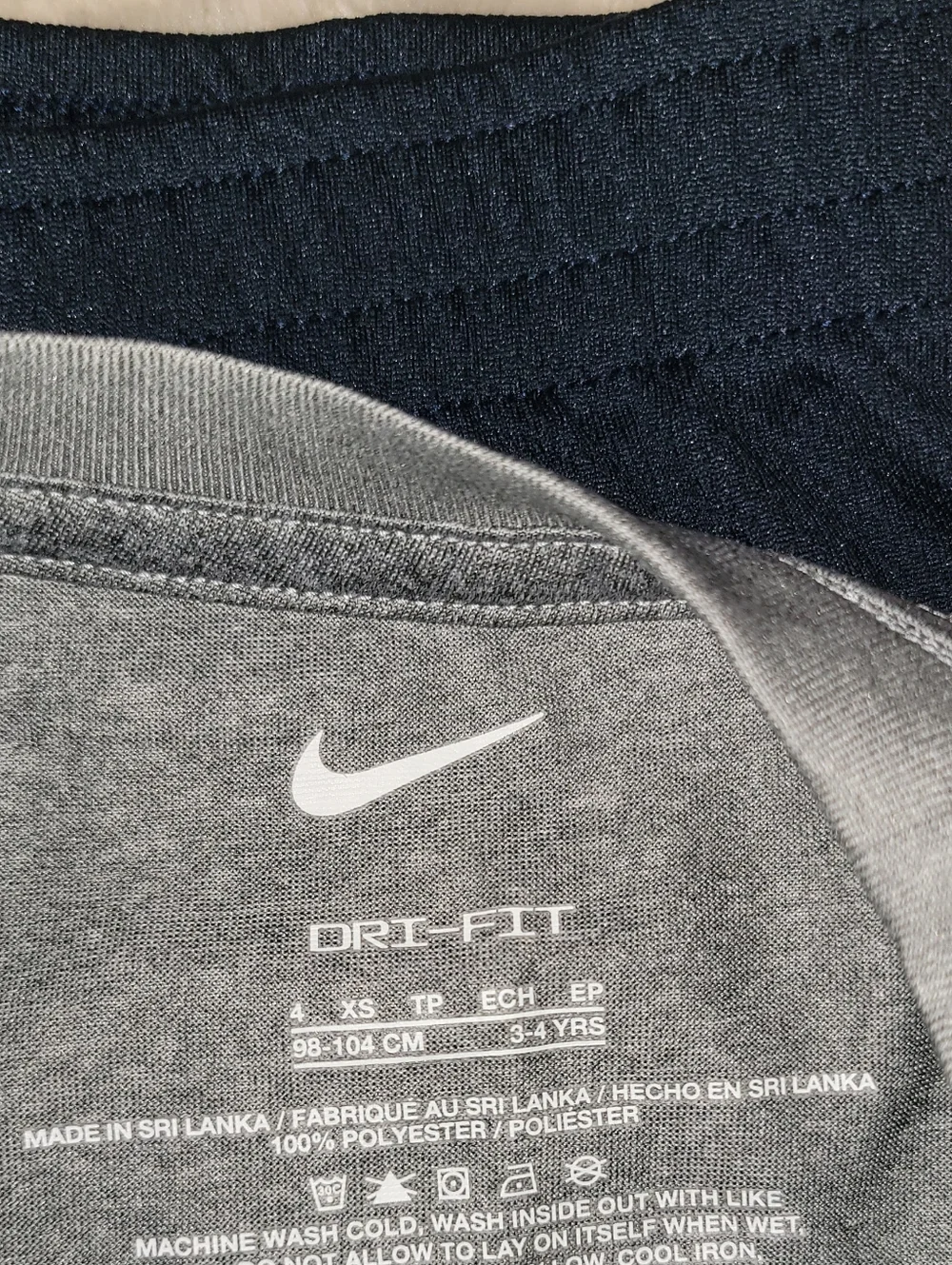 Nike gray and navy 'all action' t-shirt and short set 4t - Picture 4 of 5